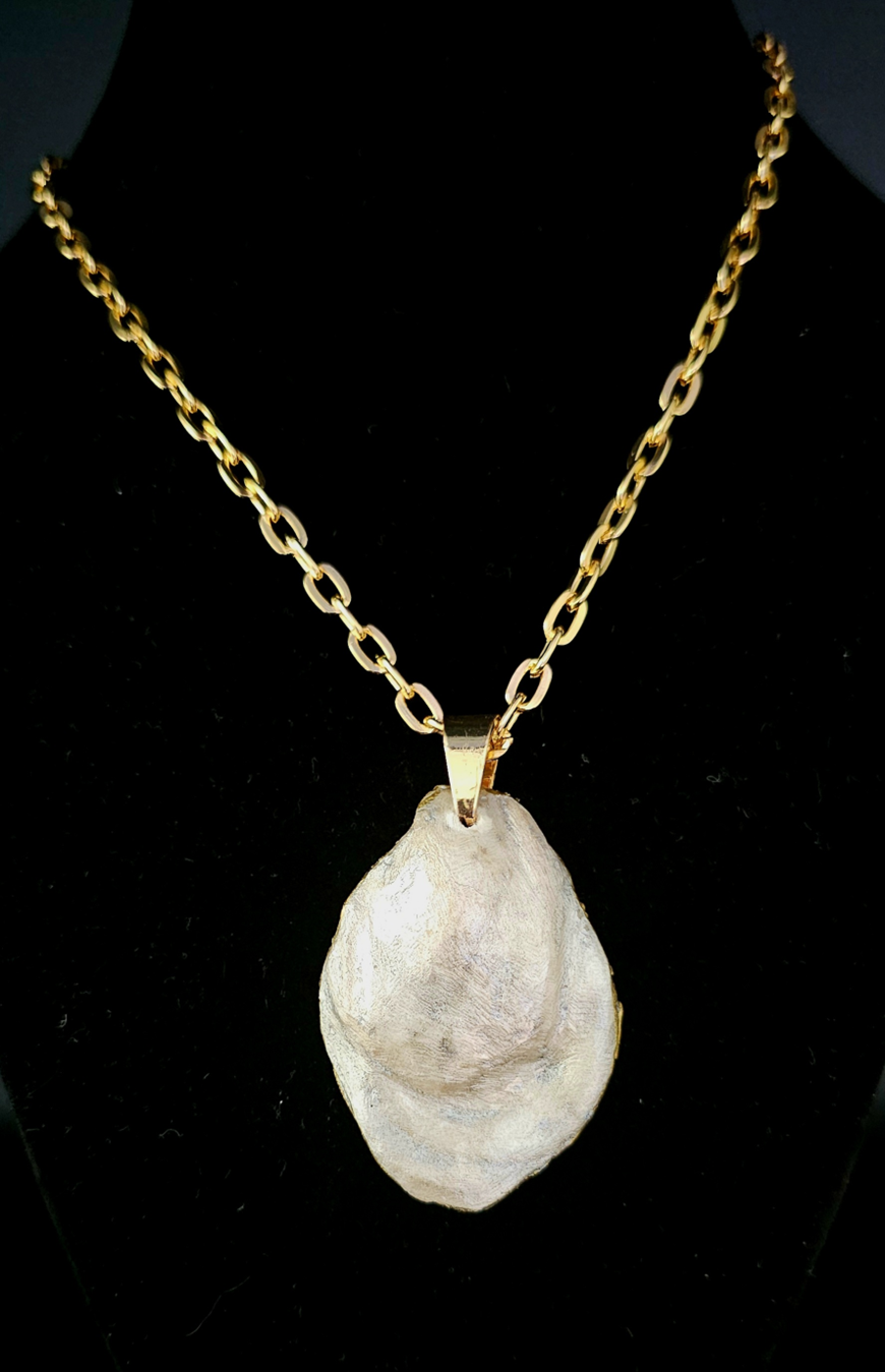 Oyster Shell Chinoiserie Gold Link Necklace