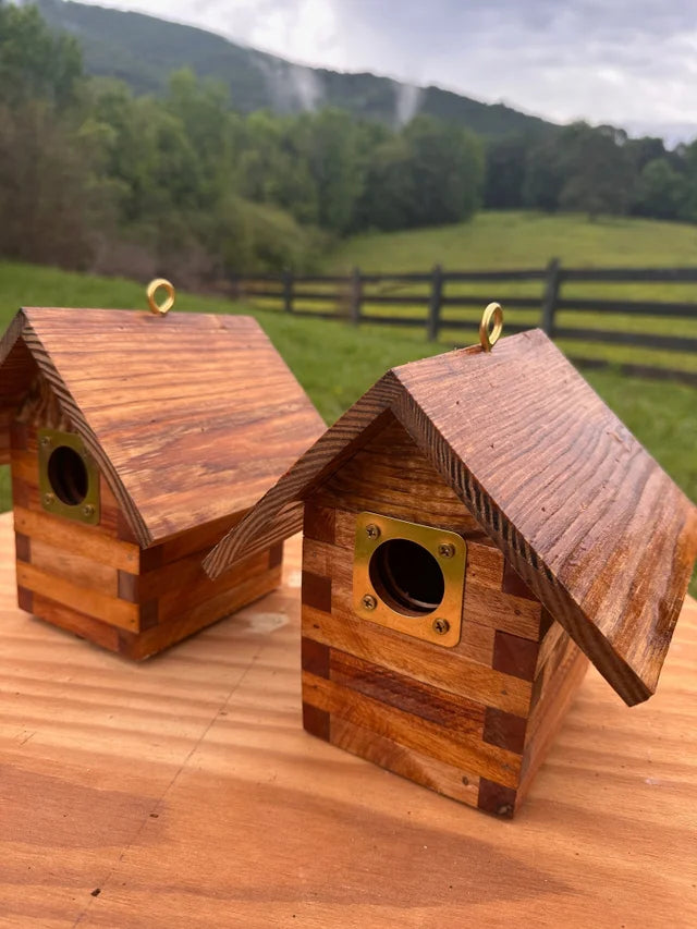 Log Cabin Birdhouse