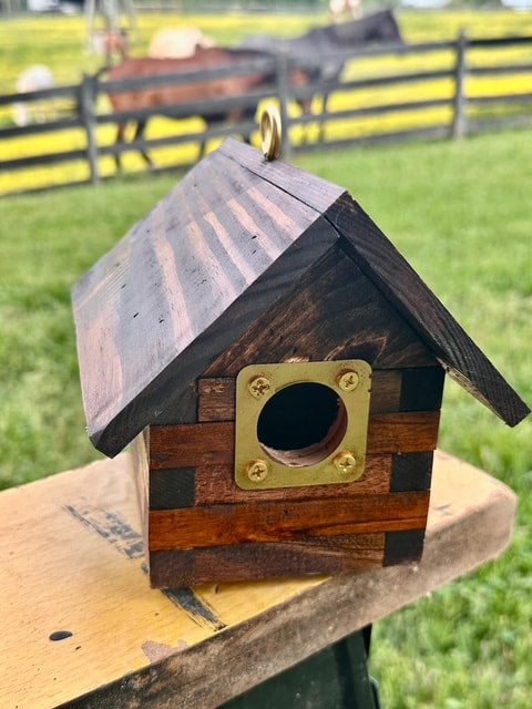 Log Cabin Birdhouse