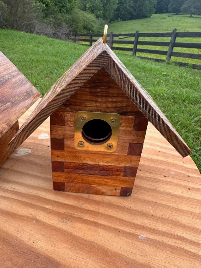 Log Cabin Birdhouse