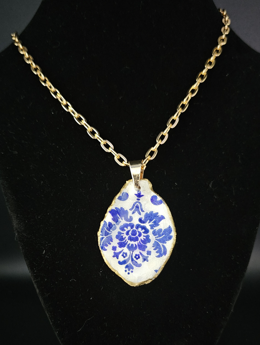 Oyster Shell Chinoiserie Gold Link Necklace